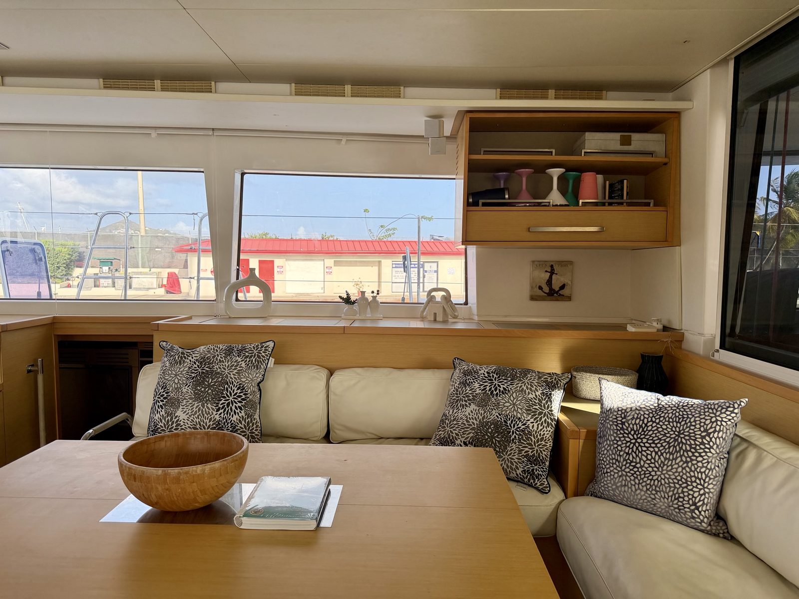Pretty Lucky cockpit lounge